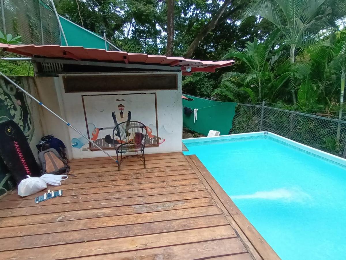 מלון נוסארה Burnt Toast Surfcamp מראה חיצוני תמונה